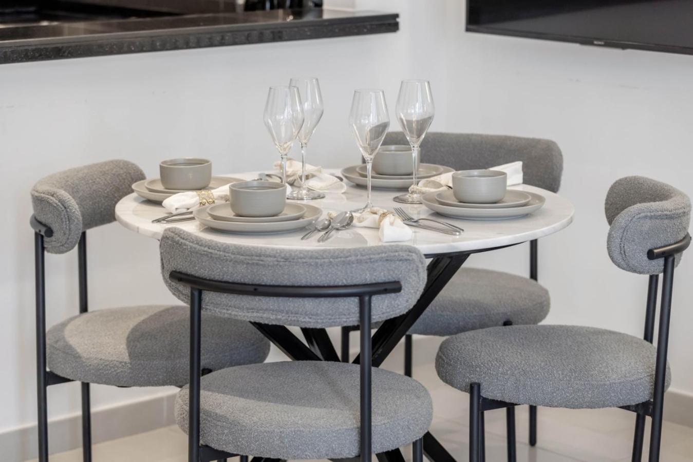 Apartment Luxury In Marina With Canal Views *
