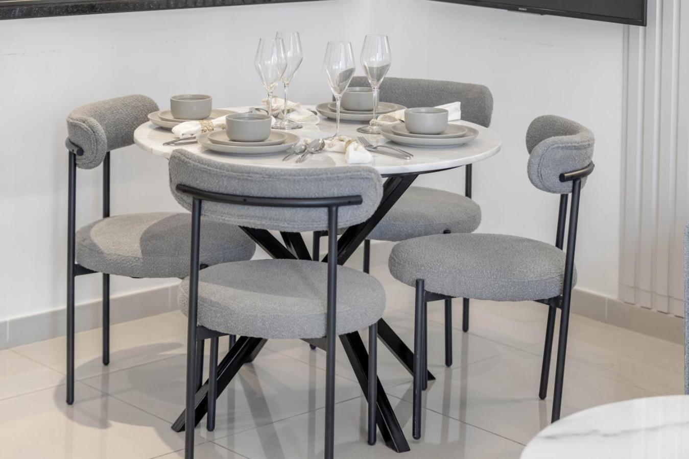 Luxury In Marina With Canal Views Apartment Dubai