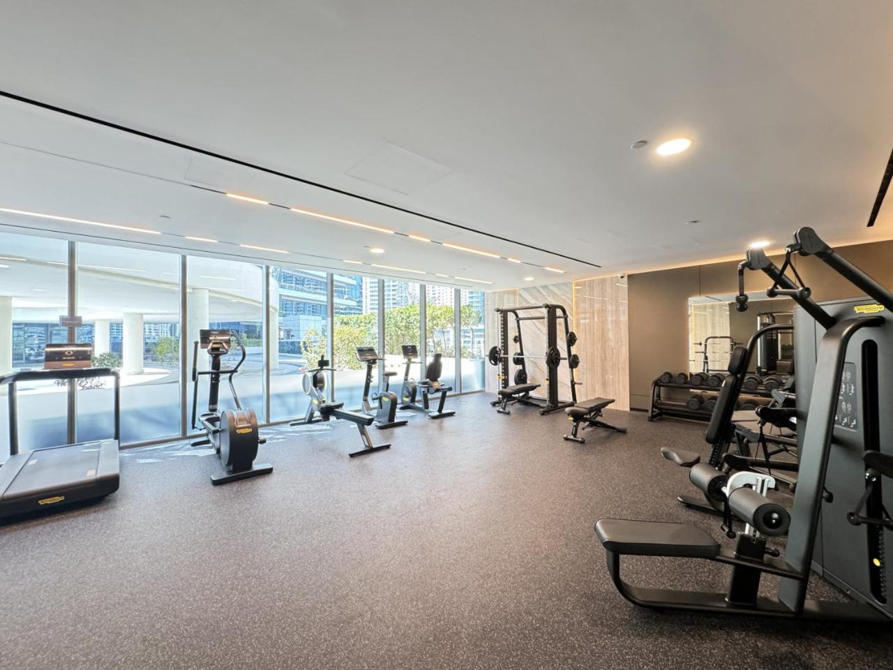 Luxury In Marina With Canal Views Apartment *