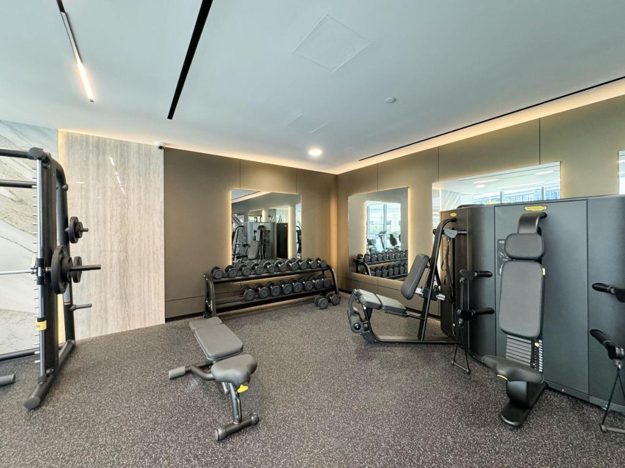 Luxury In Marina With Canal Views *
