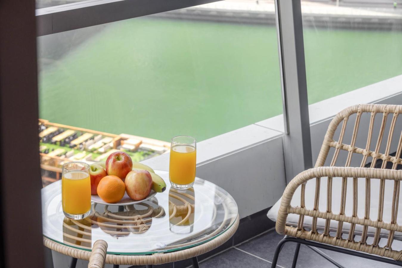 Luxury In Marina With Canal Views Apartment