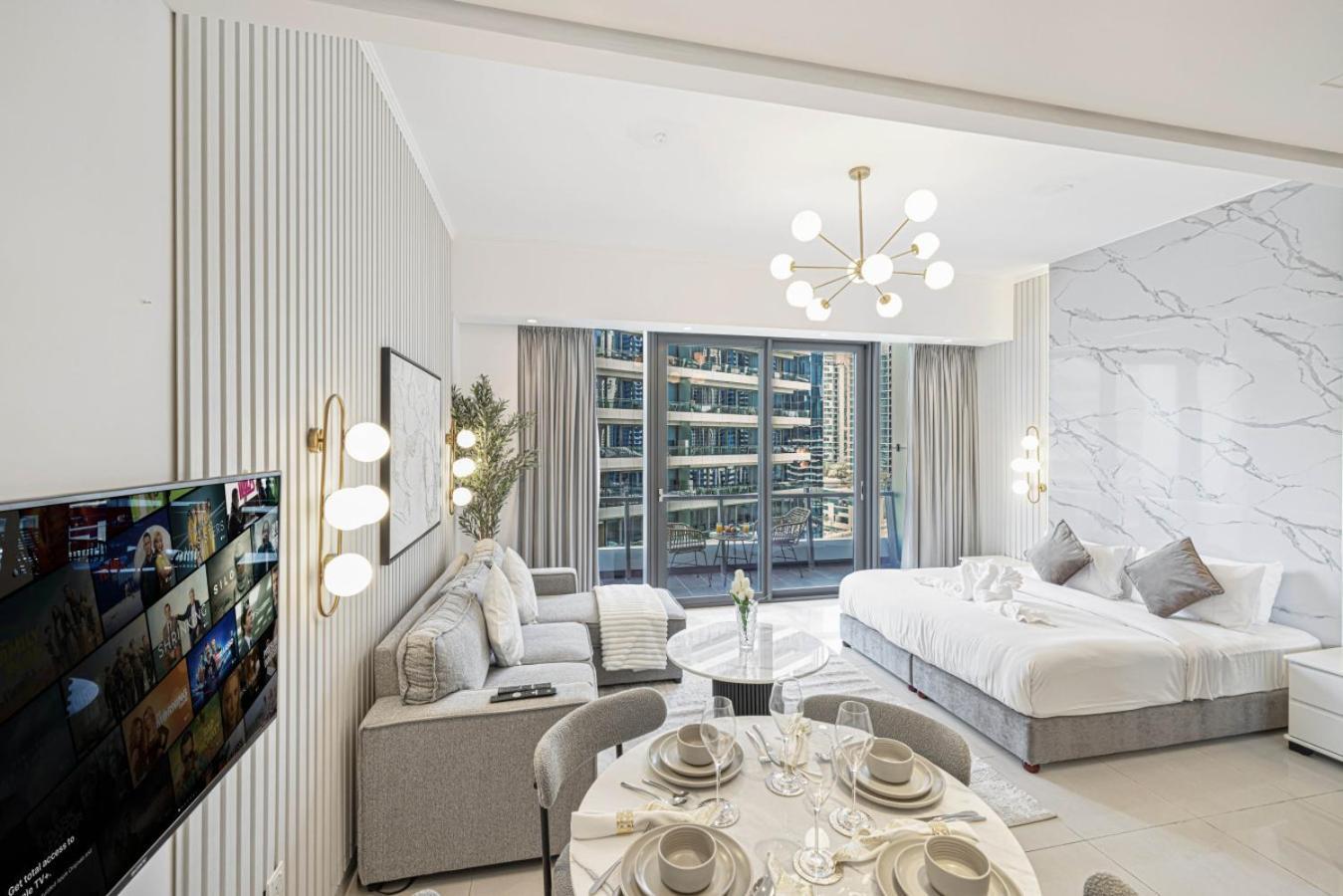 Luxury In Marina With Canal Views Apartment *