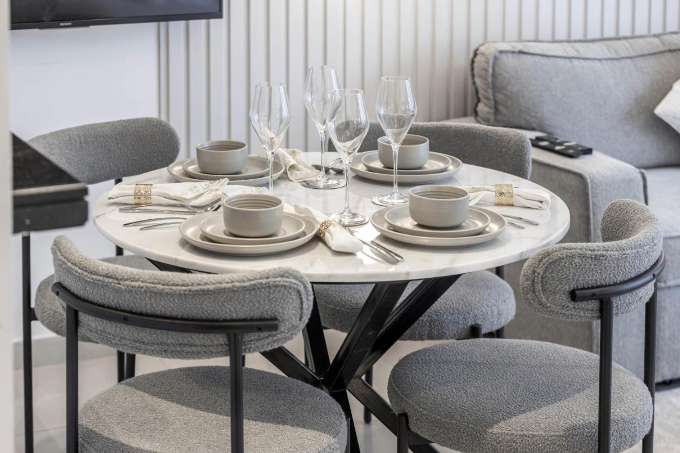 Luxury In Marina With Canal Views Apartment Dubai