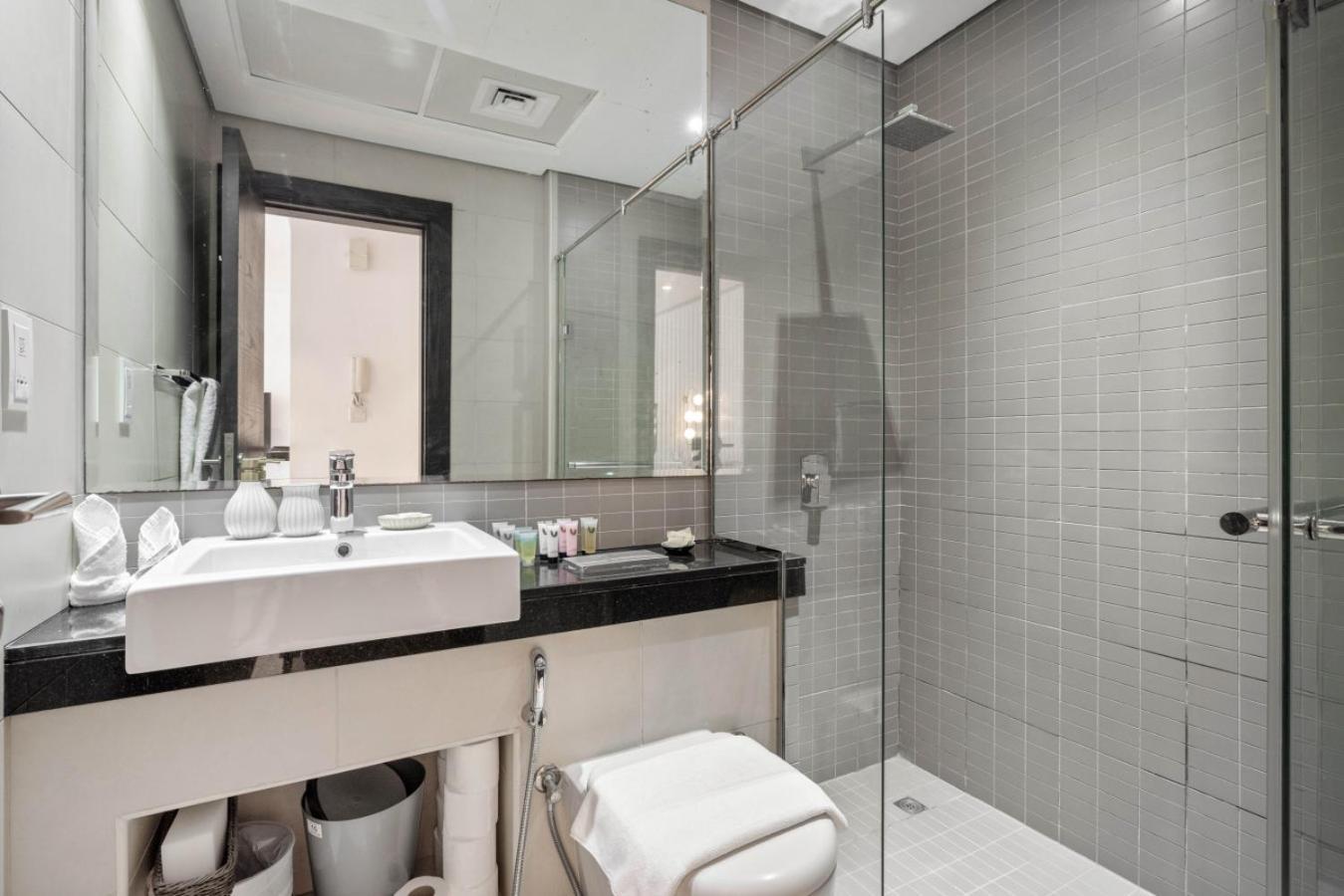 Apartment Luxury In Marina With Canal Views Dubai