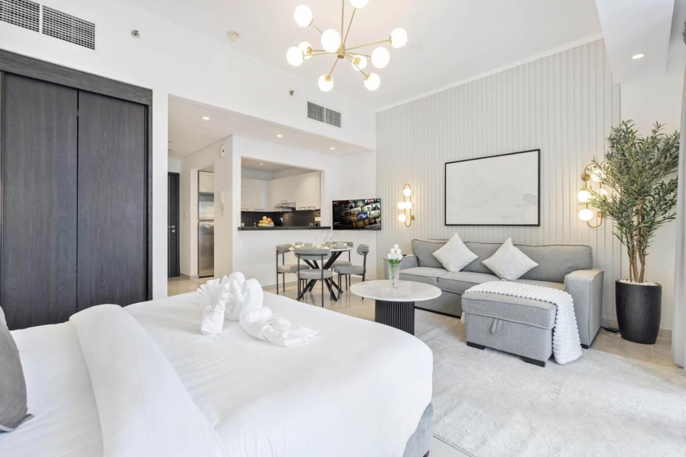 Luxury In Marina With Canal Views
