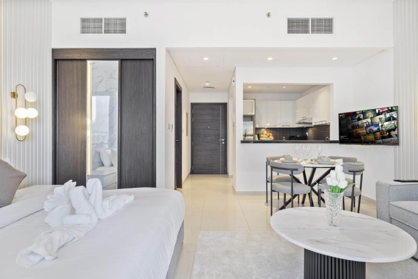 Luxury In Marina With Canal Views