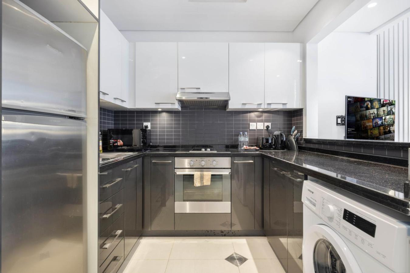 Apartment Luxury In Marina With Canal Views Dubai