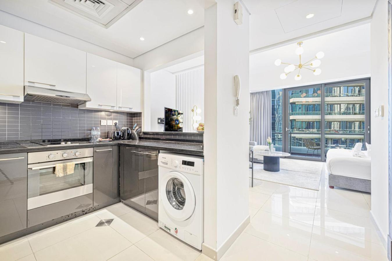 Luxury In Marina With Canal Views Apartment