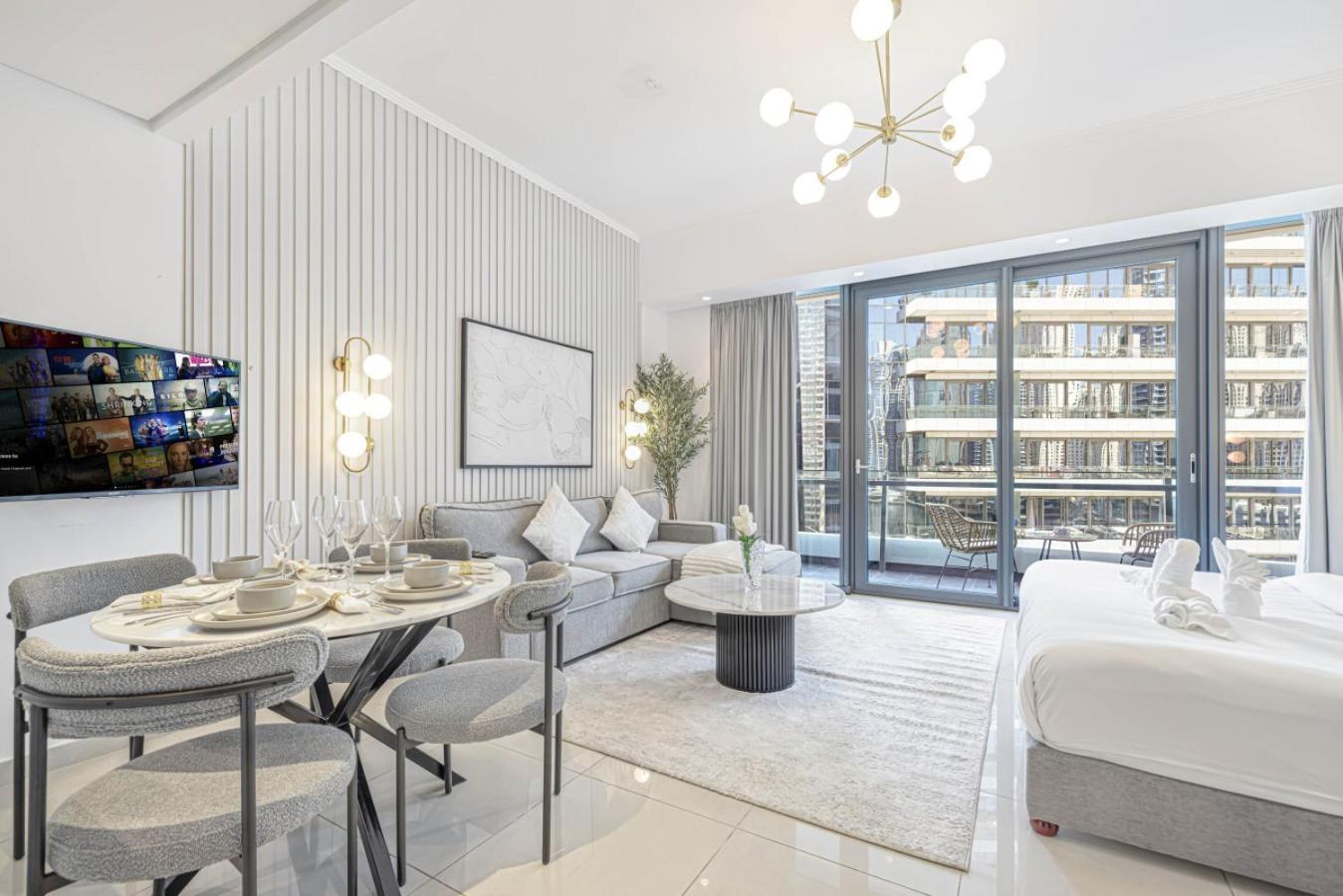 Luxury In Marina With Canal Views Apartment *